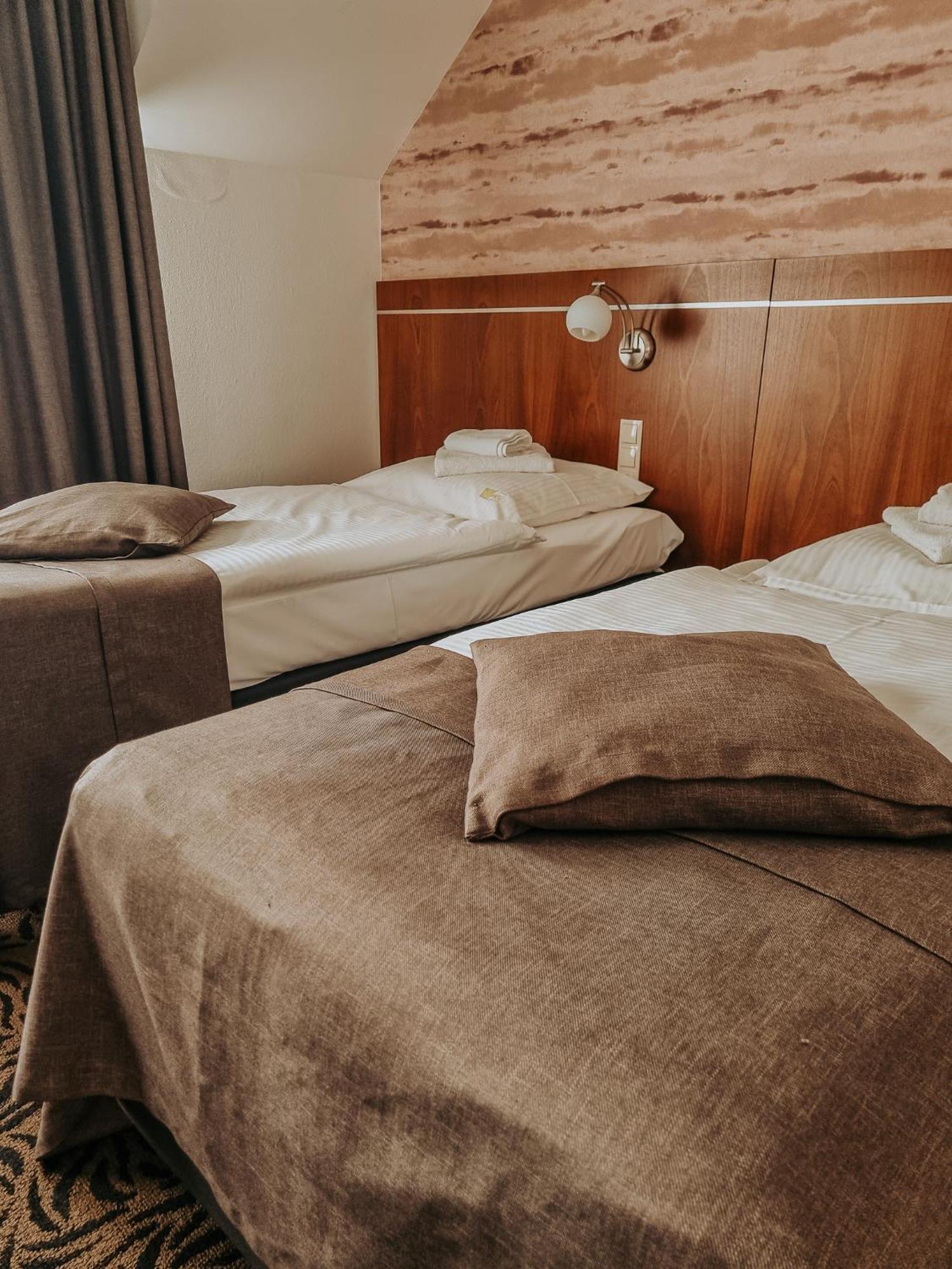 Azyl Hotel 3*